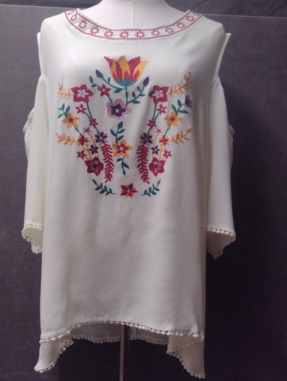 ODDY 2XL Ivory Cold-Shoulder Embroidered Floral Tunic with Multicolor Accents